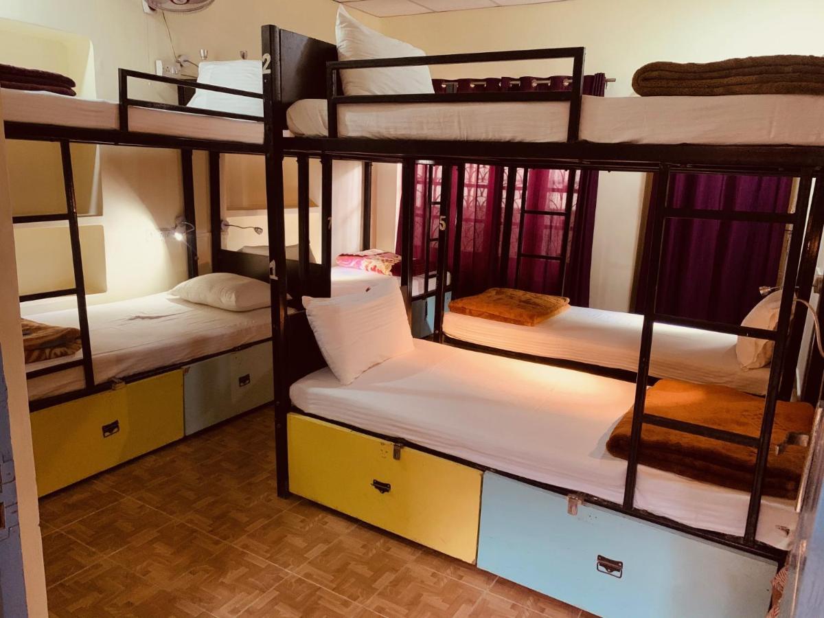 Vagabond Stay Hostel Varanasi Dış mekan fotoğraf