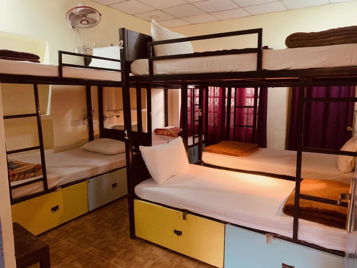 Vagabond Stay Hostel Varanasi Dış mekan fotoğraf