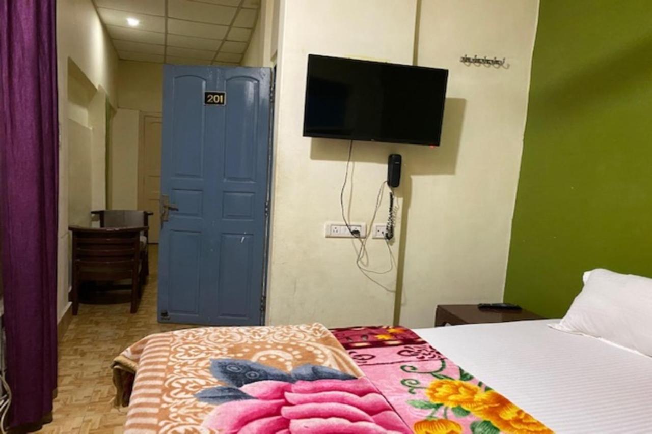 Vagabond Stay Hostel Varanasi Dış mekan fotoğraf