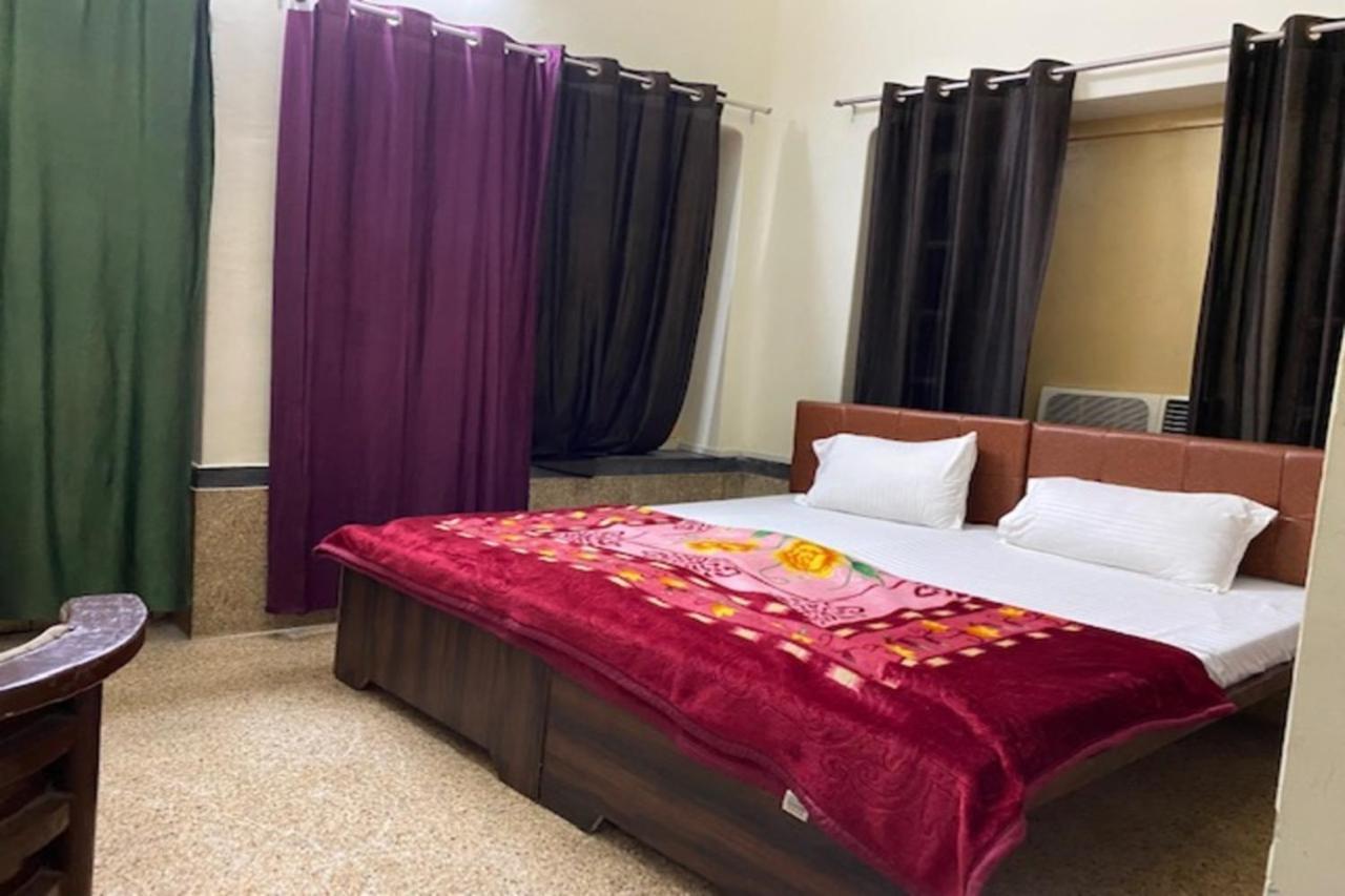 Vagabond Stay Hostel Varanasi Dış mekan fotoğraf