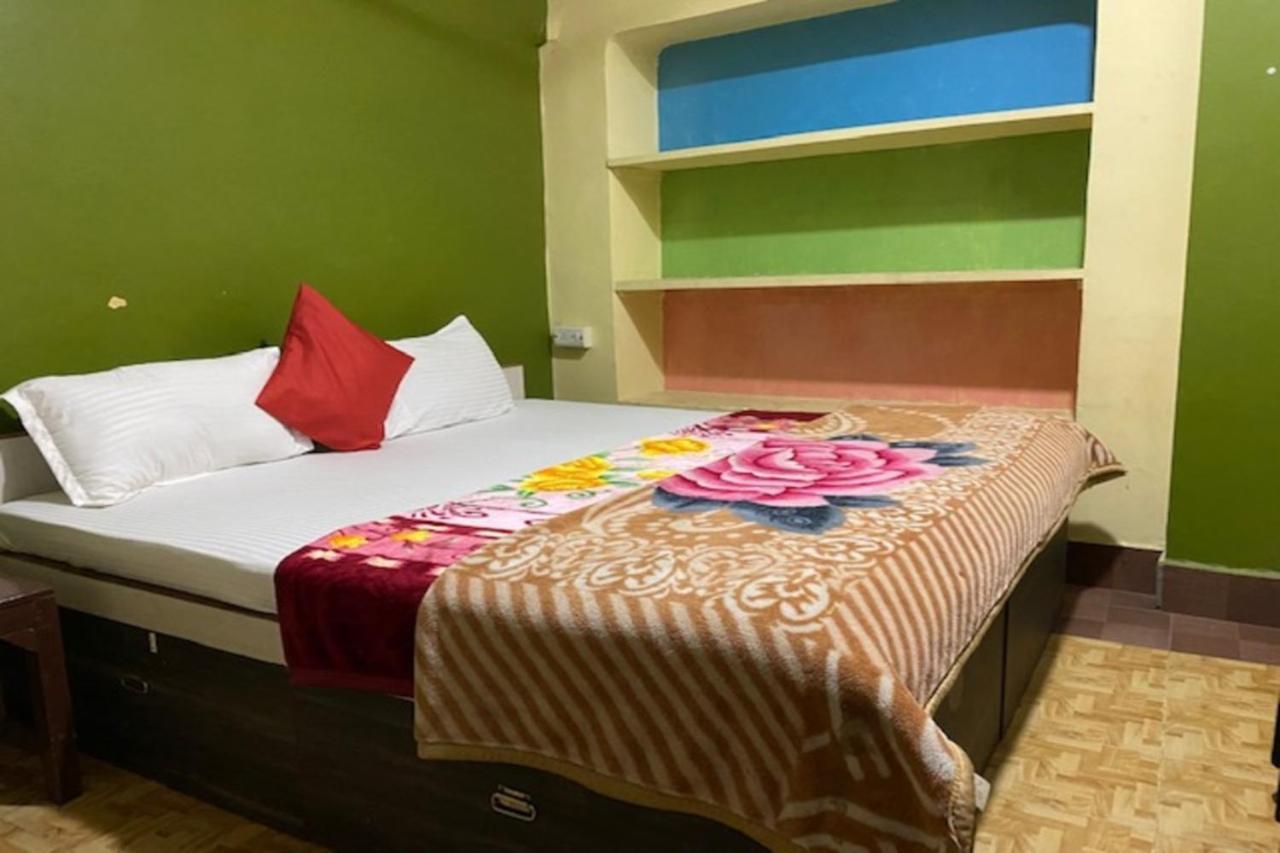 Vagabond Stay Hostel Varanasi Dış mekan fotoğraf