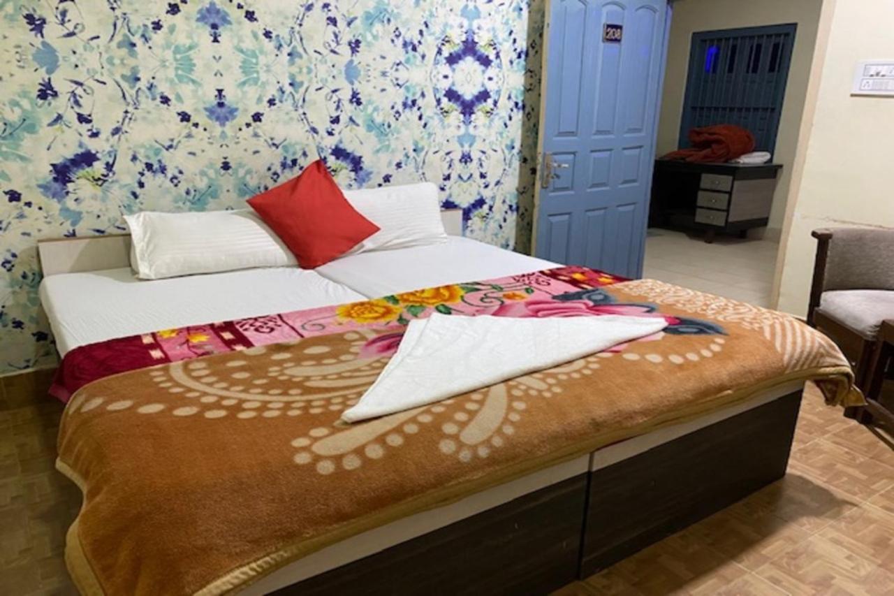 Vagabond Stay Hostel Varanasi Dış mekan fotoğraf