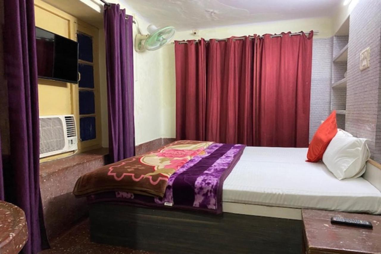 Vagabond Stay Hostel Varanasi Dış mekan fotoğraf