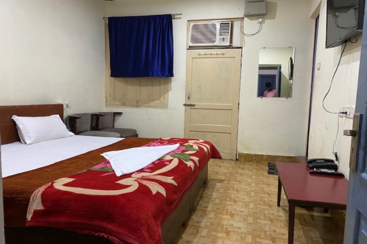 Vagabond Stay Hostel Varanasi Dış mekan fotoğraf